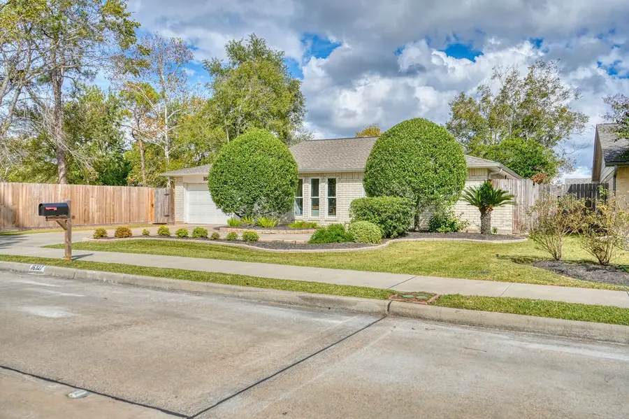 16327 Blackhawk Boulevard, Friendswood, TX 77546 - Image #2