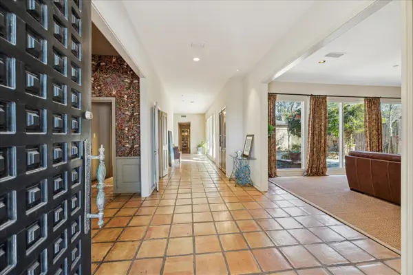 230 Gessner Road, Houston, TX 77024