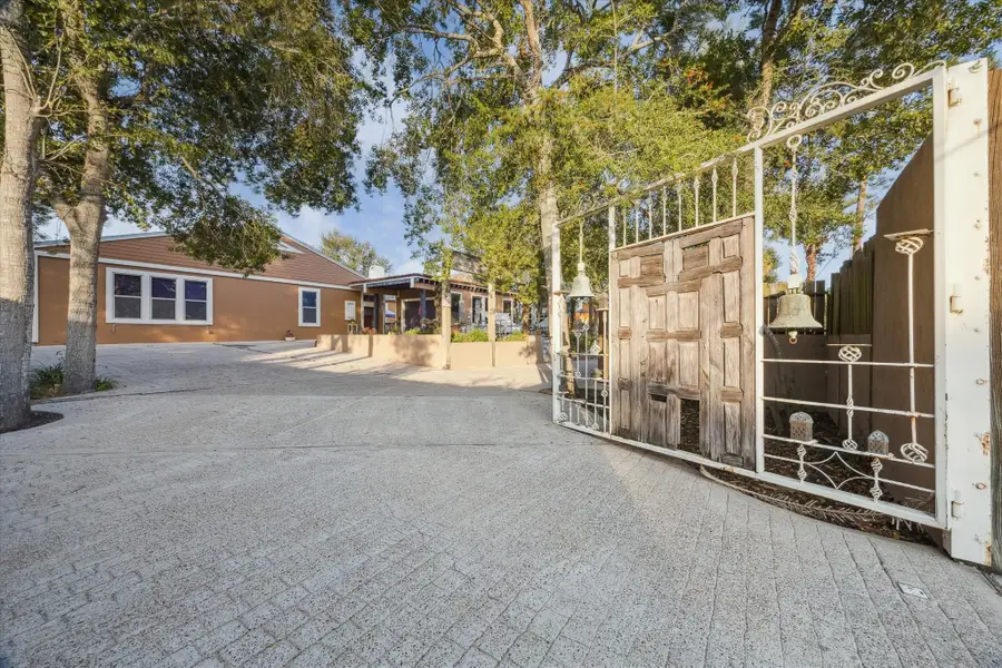 614 Pine Gully Road, Seabrook, TX 77586 - Image #3