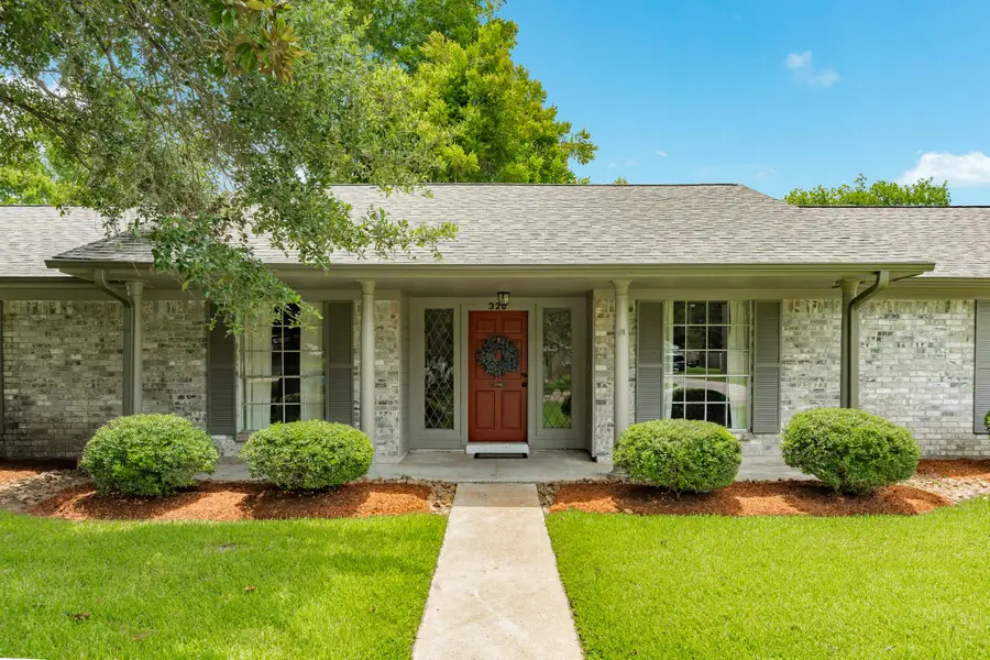 320 Linden Lane, Lake Jackson, TX 77566 - #3