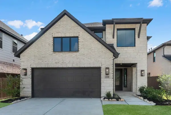 208 Yellow Rosewood Lane, New Caney, TX 77357