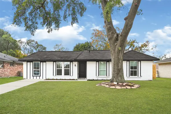 1722 Hidden Valley, Houston, TX 77088