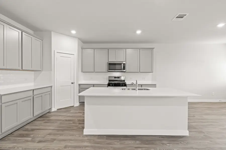 130 Water Grass Trail, Clute, TX 77531 - #2