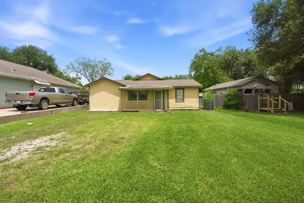 2326 12th Avenue N, Texas City, TX 77590