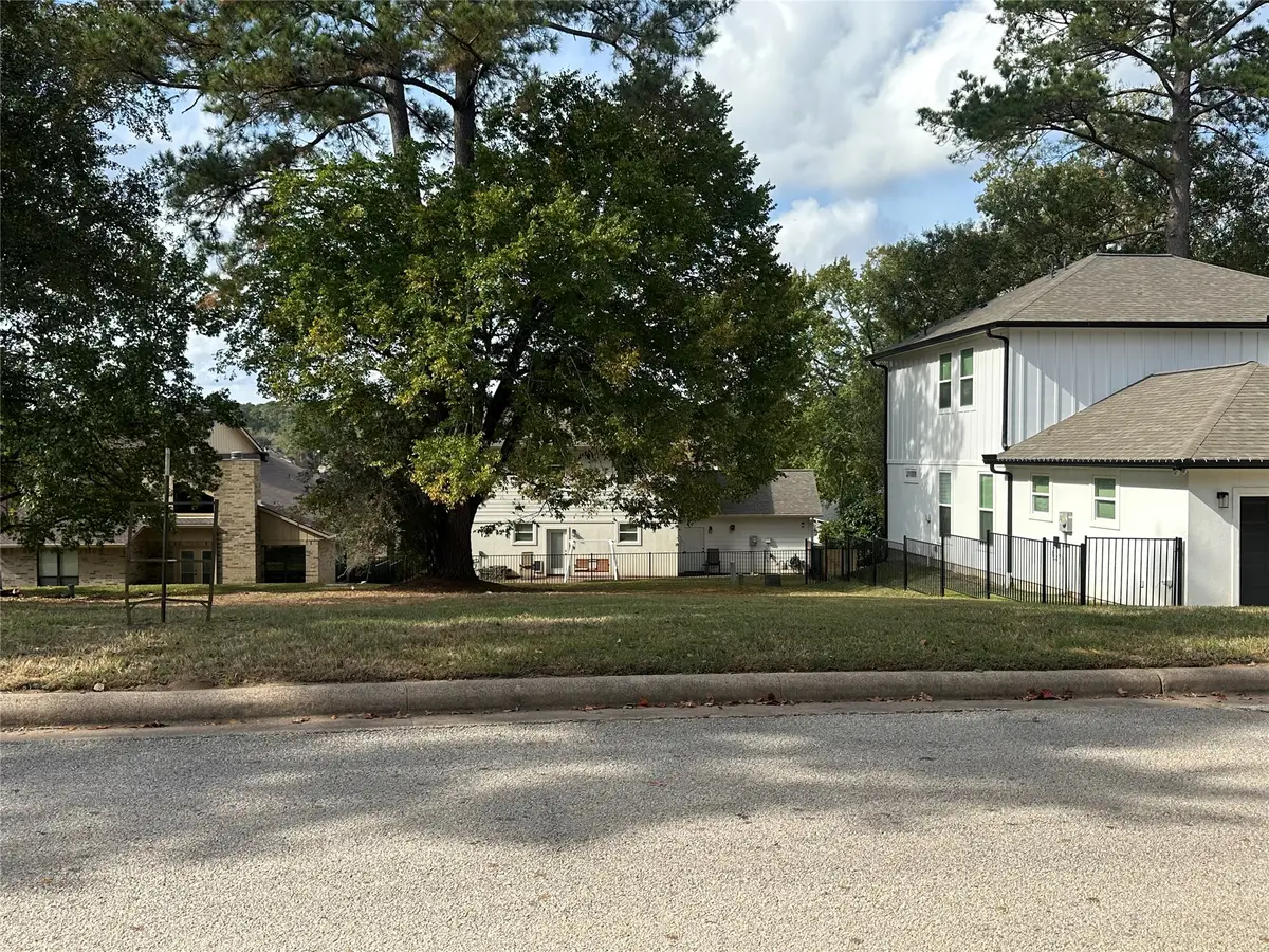 652 Cherry Hills Drive, Huntsville, TX 77340 - #1