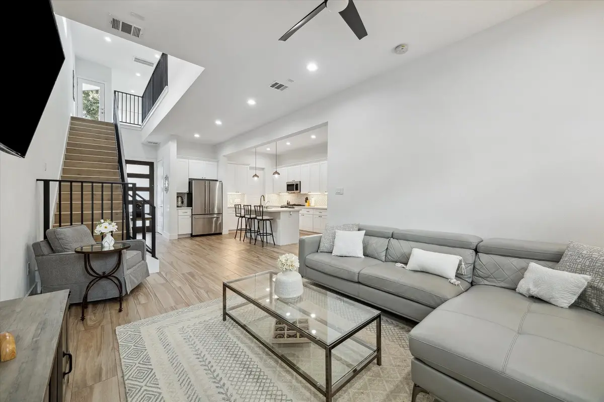 5021 Creekmont Drive, Houston, TX 77091 - Image #1