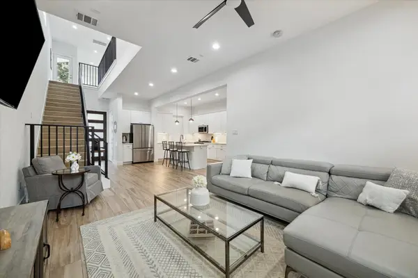 5021 Creekmont Drive, Houston, TX 77091