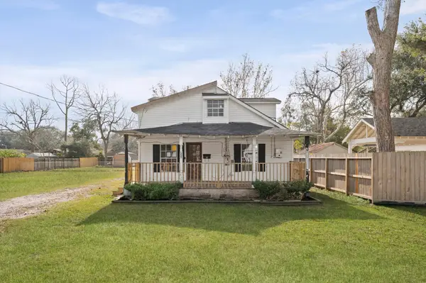 222 E Southland Avenue, Alvin, TX 77511