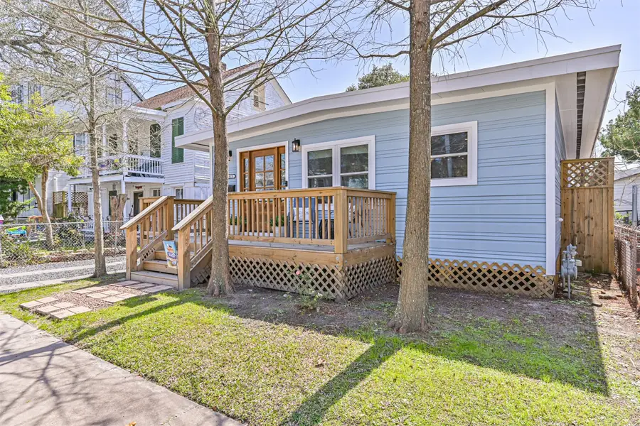 1615 Avenue L, Galveston, TX 77550 - #2