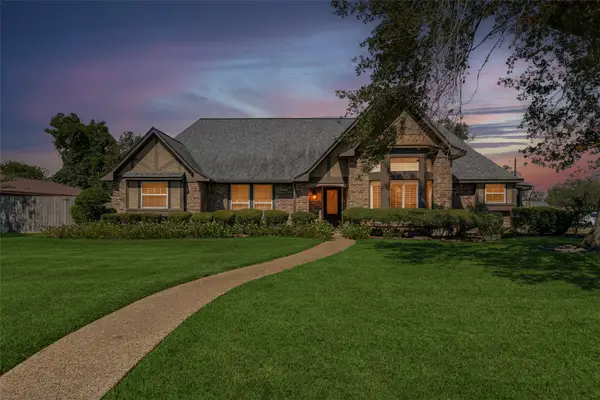 506 Red Bud Lane, Baytown, TX 77520