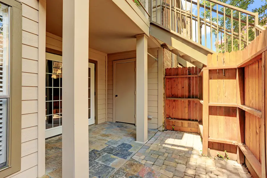 1201 Mcduffie Street #207, Houston, TX 77019 - Image #2