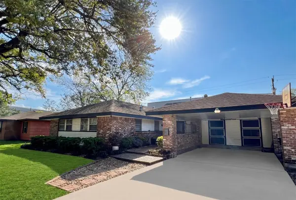 2107 Restridge Drive, Houston, TX 77055