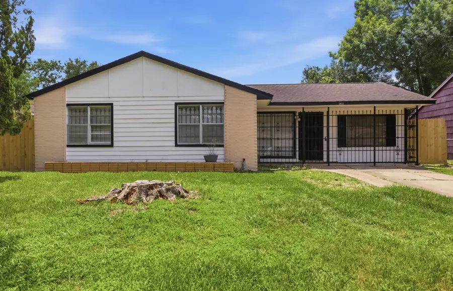 5622 Woodgreen Street, Houston, TX 77033 - #2
