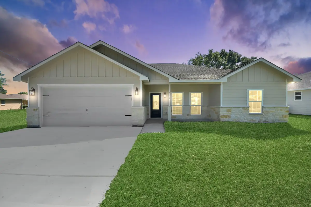 706 Clara Ave, El Campo, TX 77437 - #1