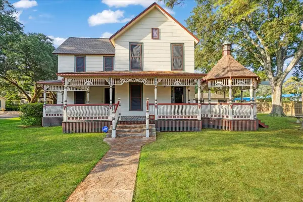 816 W Adoue Street, Alvin, TX 77511