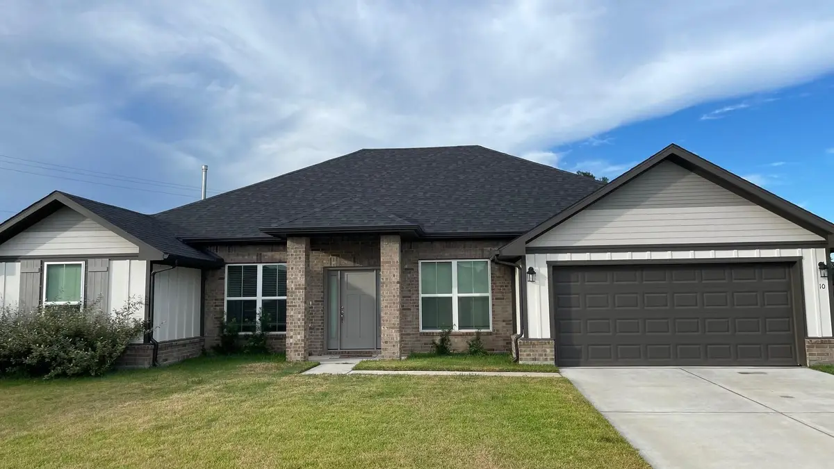 10 Gemstone Court, Angleton, TX 77515 - #1