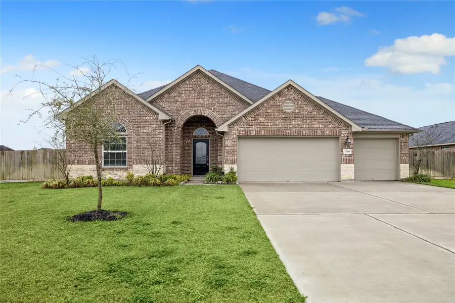 11914 Champions Forest Drive, Monterey Belvieu, TX 77535 - Image #2