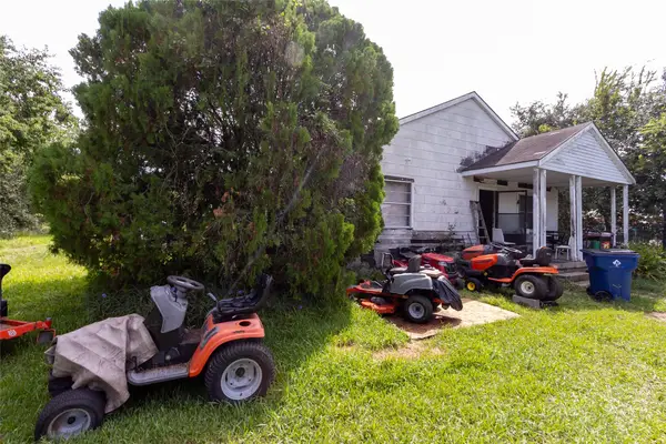 2421 12th Avenue N, Texas City, TX 77590