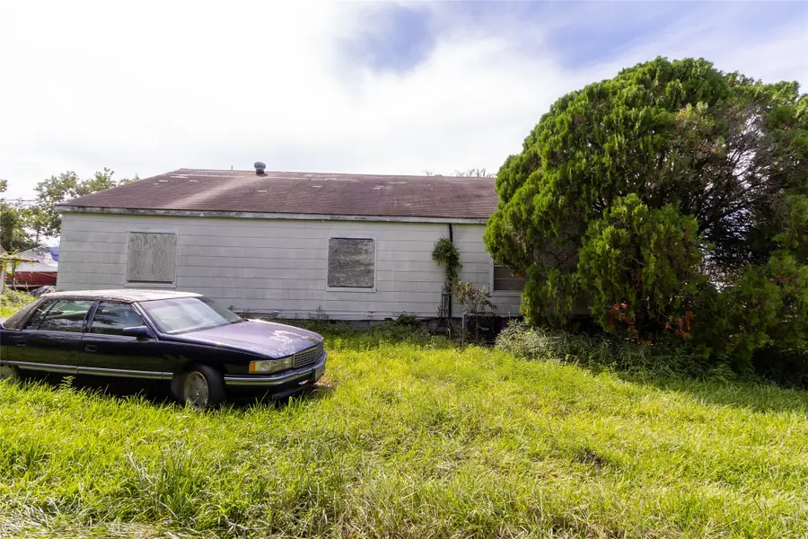 2421 12th Avenue N, Texas City, TX 77590 - #3