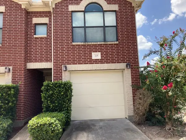 5941 South Loop E #705, Houston, TX 77033