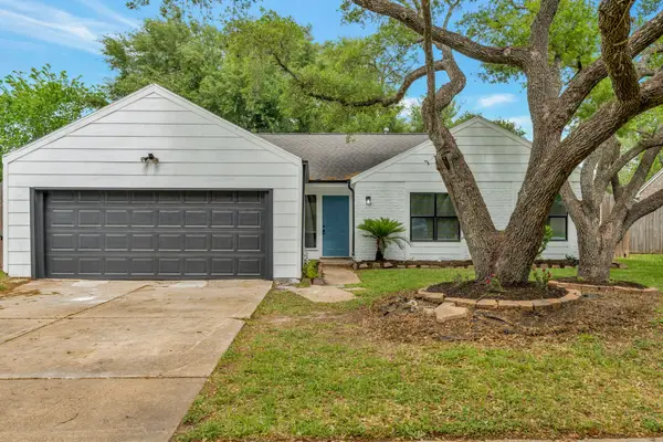 1615 Sleepy Hollow Drive, Pearland, TX 77581
