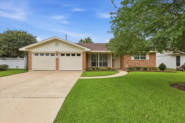 1012 Mimosa Drive, Nederland, TX 77627