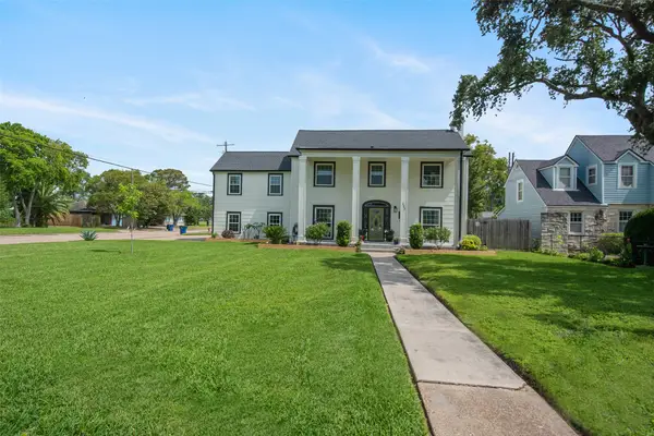 132 13th Avenue N, Texas City, TX 77590