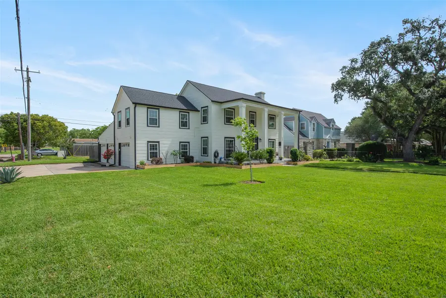 132 13th Avenue N, Texas City, TX 77590 - #2