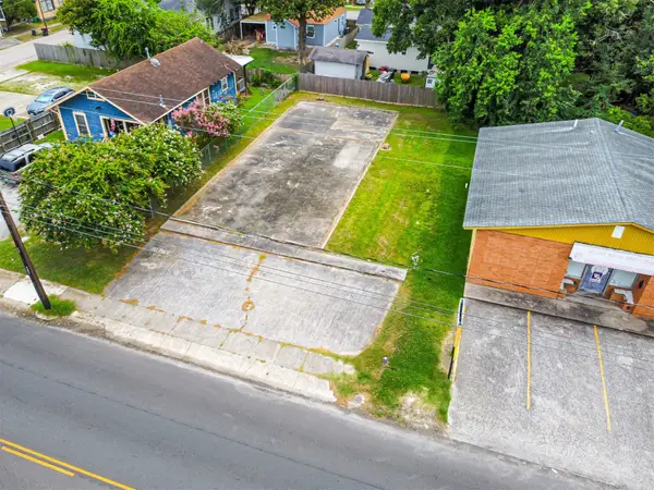 213 E Texas Avenue, Baytown, TX 77520