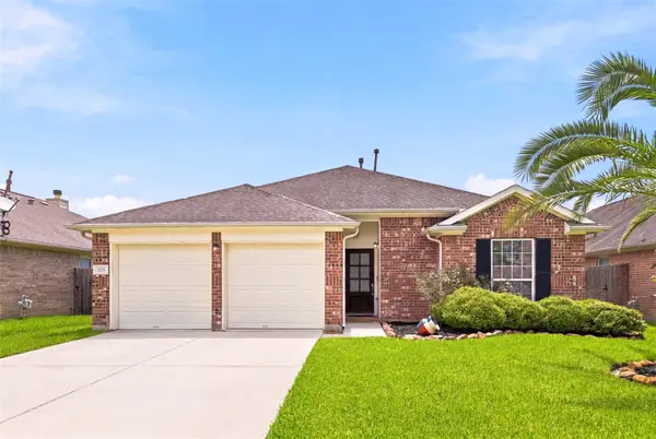 8226 Mandalay Bay Drive, Baytown, TX 77523