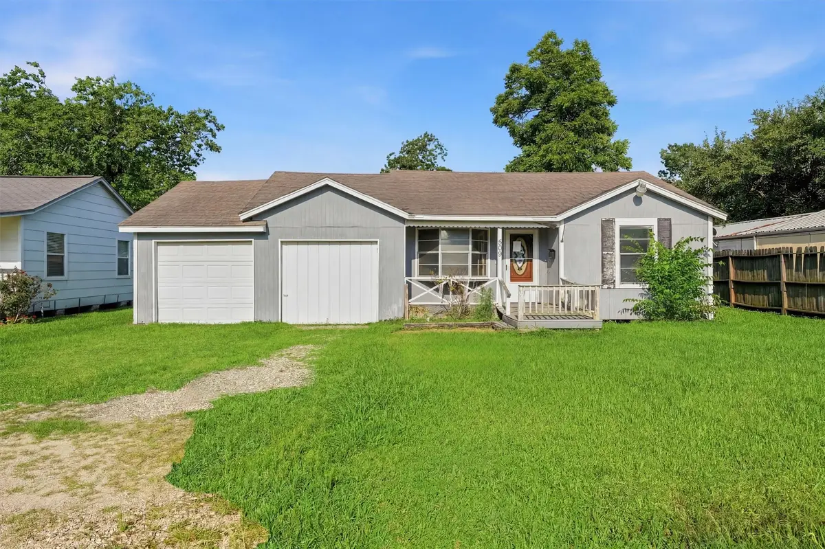 509 W Oak Street, Highlands, TX 77562 - #1
