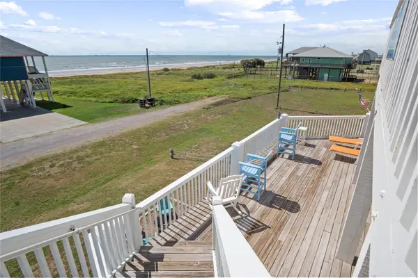 961 Hamilton Drive, Crystal Beach, TX 77650