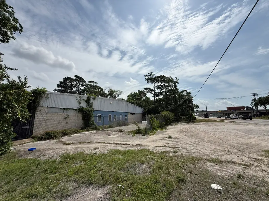 1922 W Main Street, Baytown, TX 77520 - #3