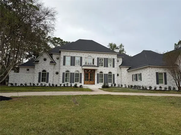 31 Hollymead Drive, The Woodlands, TX 77381