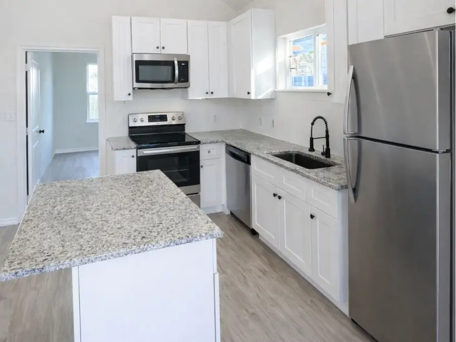 821 Palmdate, Montgomery, TX 77316 - Image #3