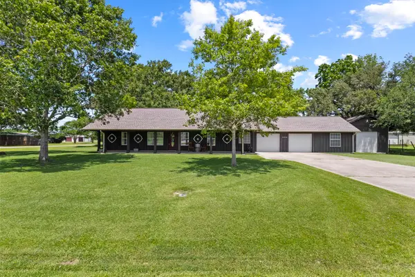 1198 Florida St, Nome, TX 77629