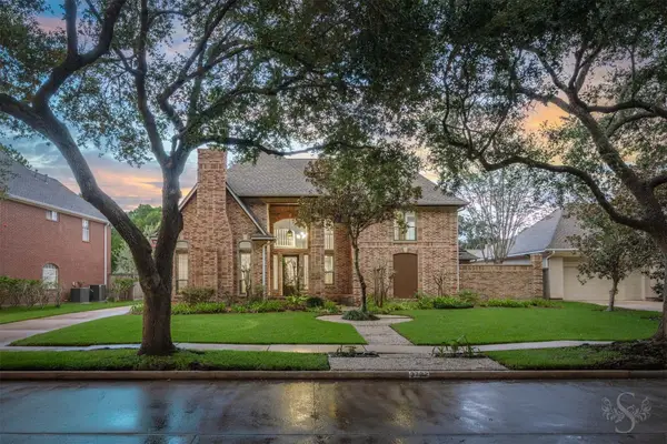 3722 Springhill Ln, Sugar Land, TX 77479