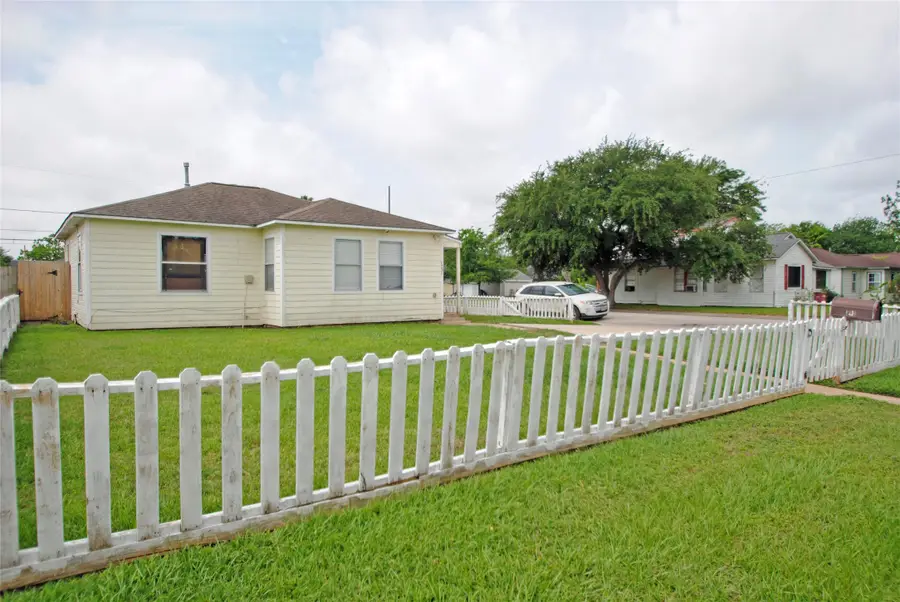 1231 W 7th Street, Freeport, TX 77541 - #3