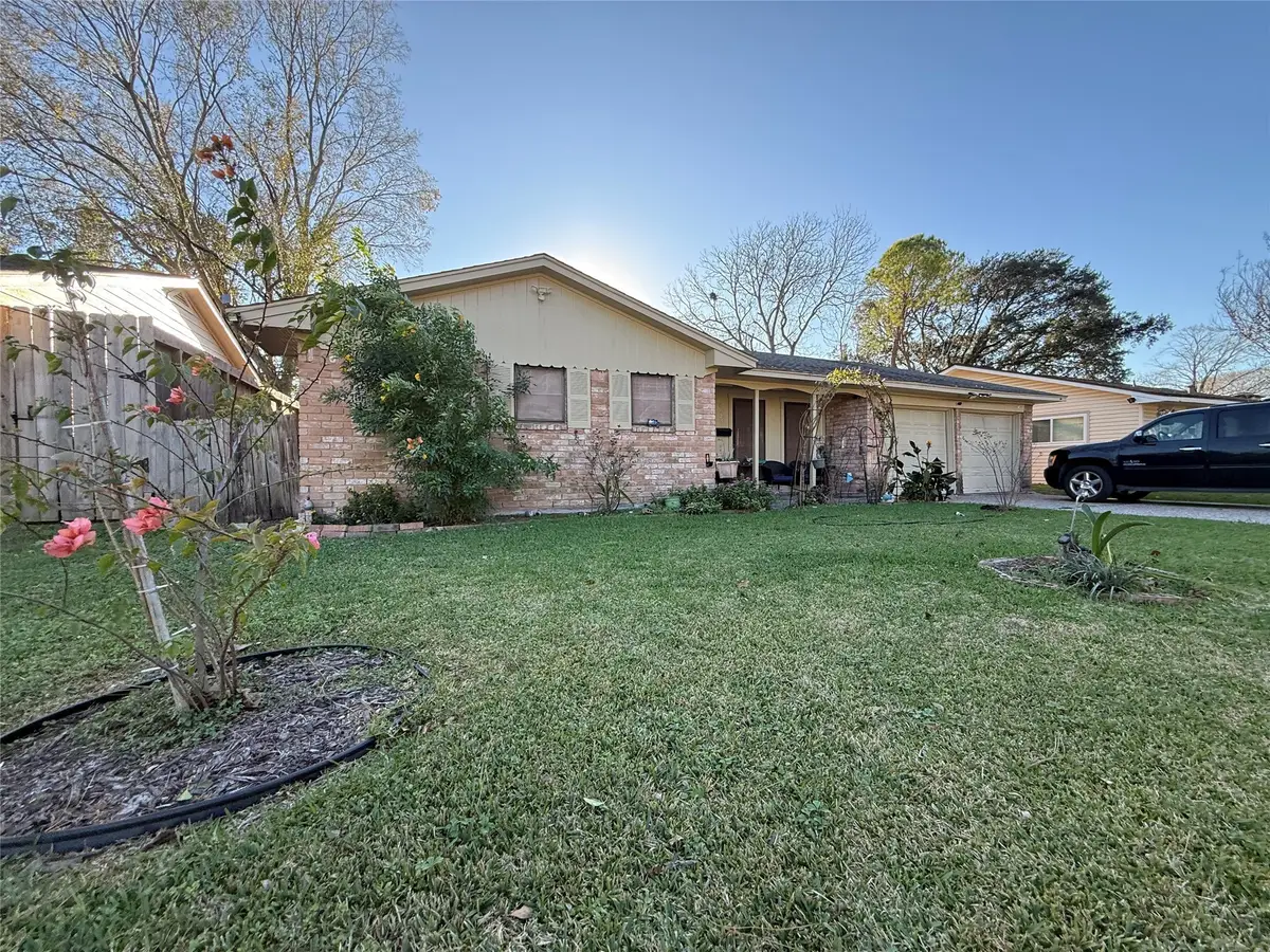 8823 Shadow Crest Street, Houston, TX 77074 - Image #1