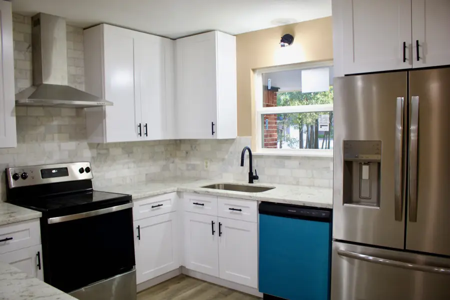 206 Hillcrest Drive, Conroe, TX 77303 - Image #2