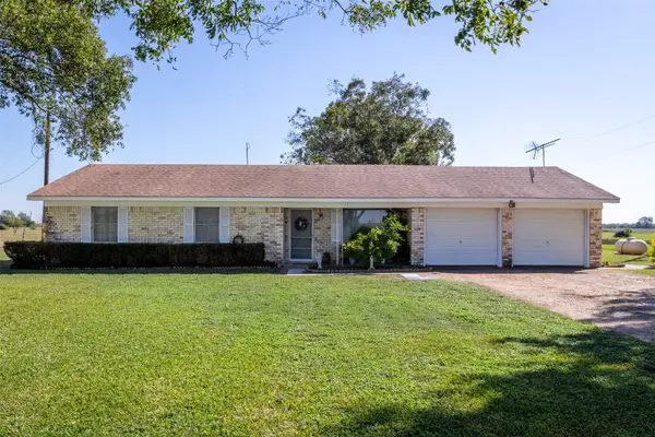 1542 Pilcik Road, East Bernard, TX 77435
