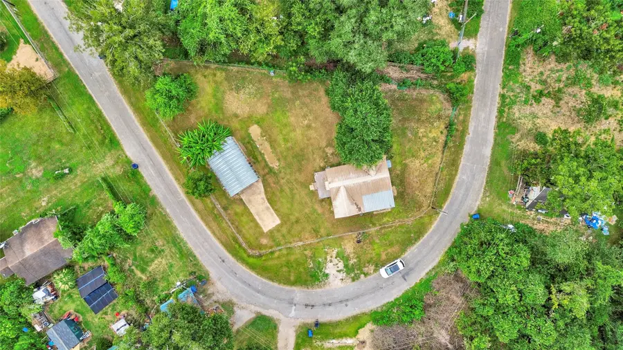 237 N Austin Drive, Angleton, TX 77515 - #2
