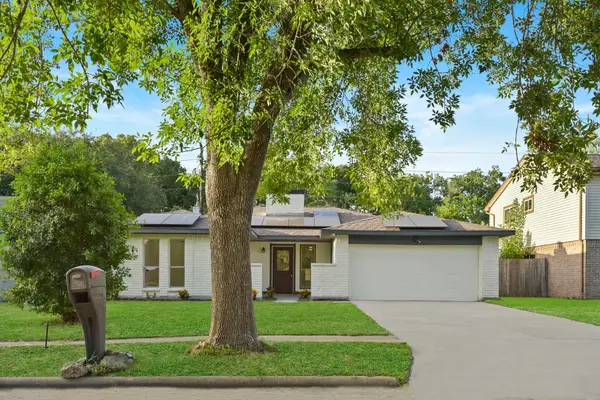 2322 Aprilmont Drive, Sugar Land, TX 77498