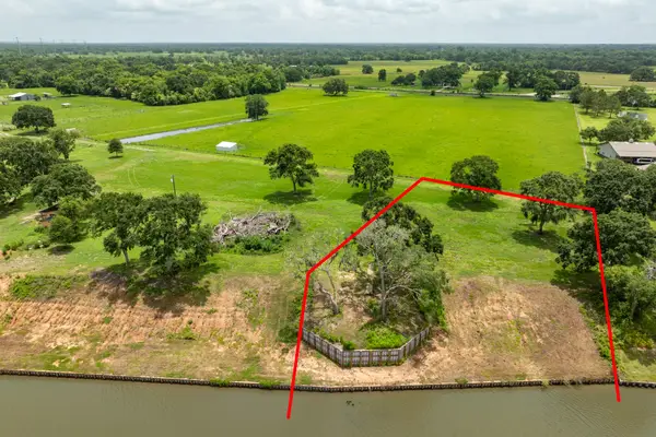 4 County Road 344, Sweeny, TX 77480