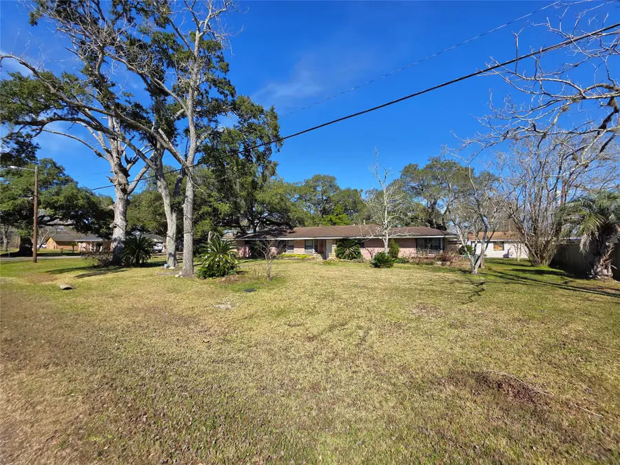 706 Maple Street, Sweeny, TX 77480 - #2