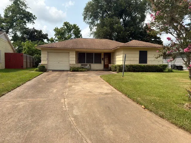 311 Wisteria Street, Lake Jackson, TX 77566 - #1