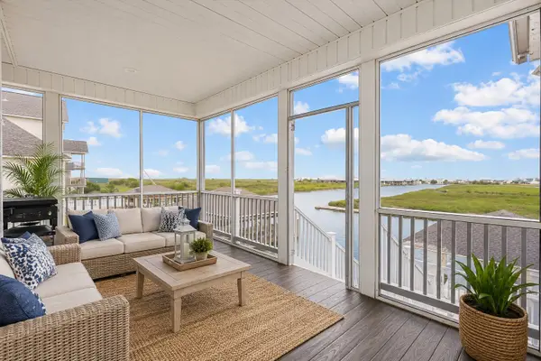 211 Tuna Run Road, Freeport, TX 77541