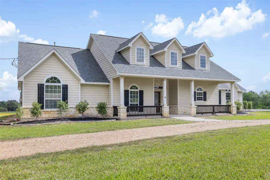 840 E Glenn Street, Bellville, TX 77418 - #3