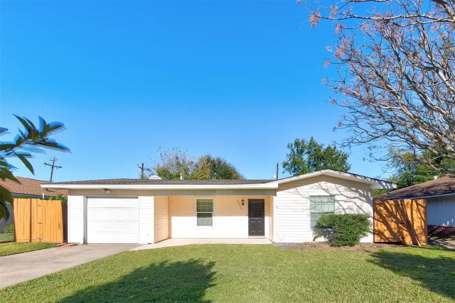 2002 Vermont Street, Baytown, TX 77520 - Image #3