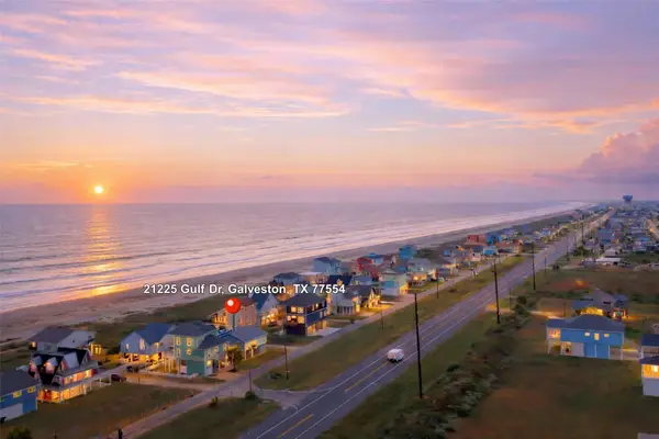 21225 Gulf Dr, Galveston, TX 77554